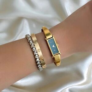 AUTHENTIC VINTAGE GUCCI DAINTY GOLD WATCH